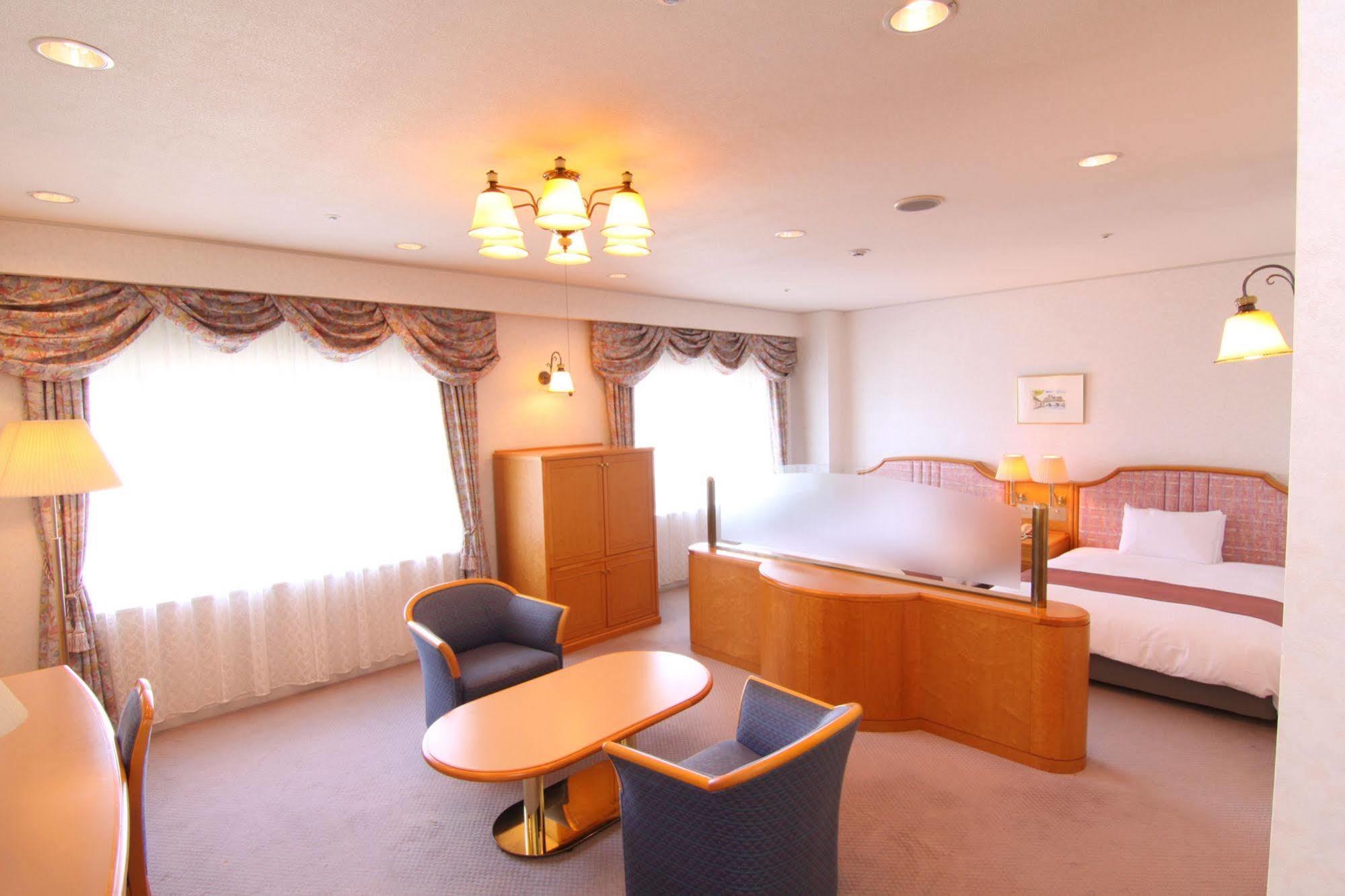Hotel Green Tower Makuhari Chiba Exterior photo