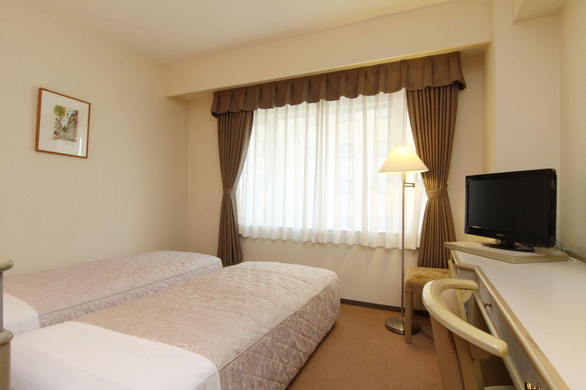 Hotel Green Tower Makuhari Chiba Exterior photo